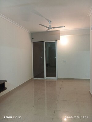 Room in 2 BHK Apartment at Signature Global Prime, Sector 63a – for Rent