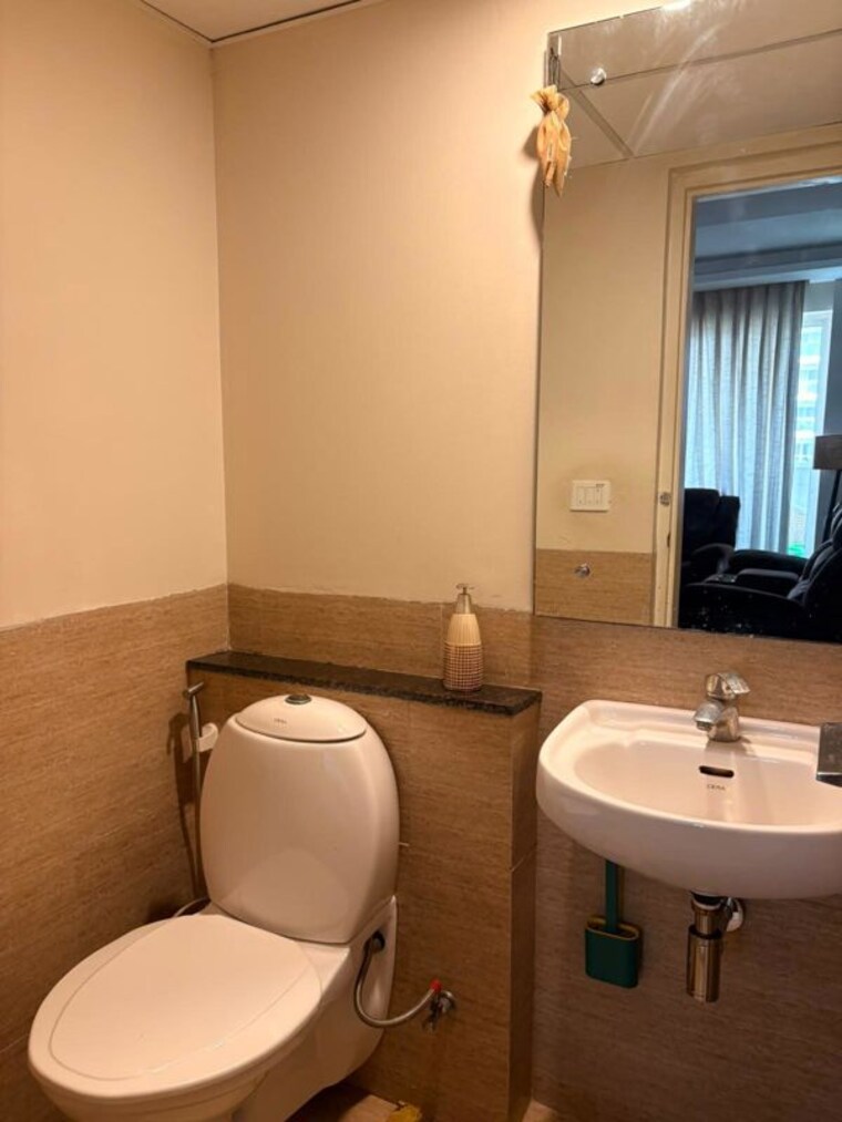 Bathroom, sector 21 3 Bedroom 1500 Sq.Ft. Builder Floor In Sector 21 Gurgaon 10704668