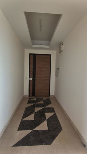 Building Lobby in 3 BHK Builder Floor at Sector 22 – for Rent