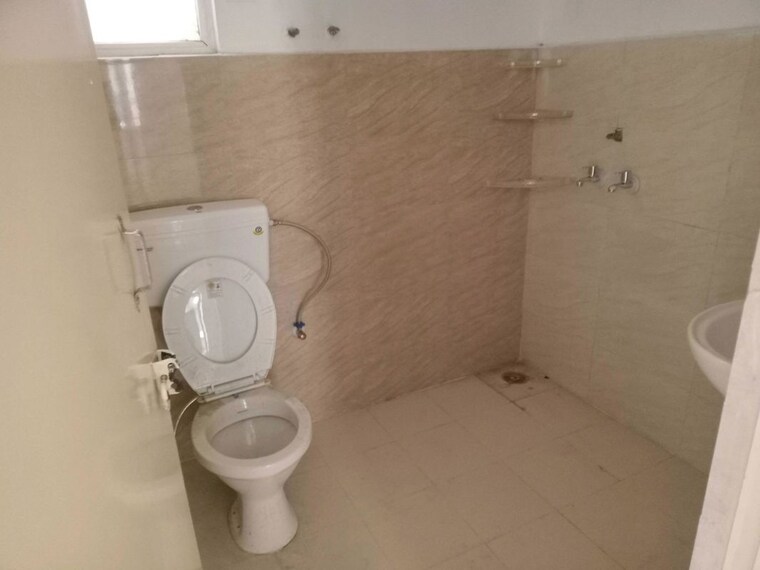 Bathroom, sector 21 3 Bedroom 1500 Sq.Ft. Builder Floor In Sector 21 Gurgaon 10704695