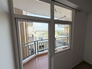Room in 3 BHK Builder Floor at Sector 23a – for Rent