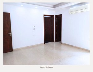 Room in 3 BHK Builder Floor at Safdarjung Enclave – for Rent