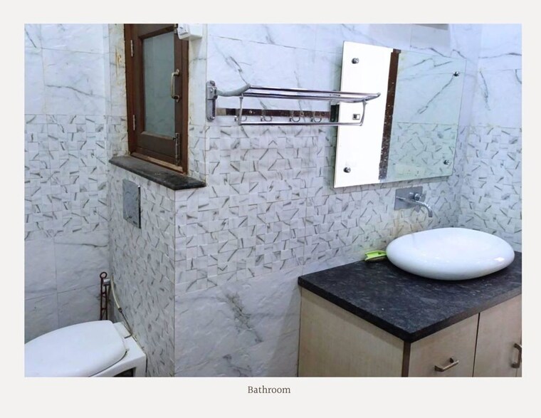 Bathroom, safdarjung enclave 3 Bedroom 1600 Sq.Ft. Builder Floor In Safdarjung Enclave Delhi 10704718