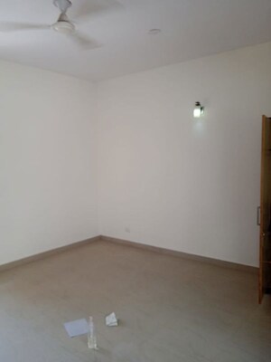 Room in 2 BHK Independent House at Sector 10a – for Rent