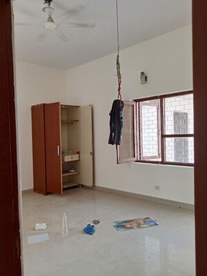 Room in 2 BHK Independent House at Sector 10a – for Rent