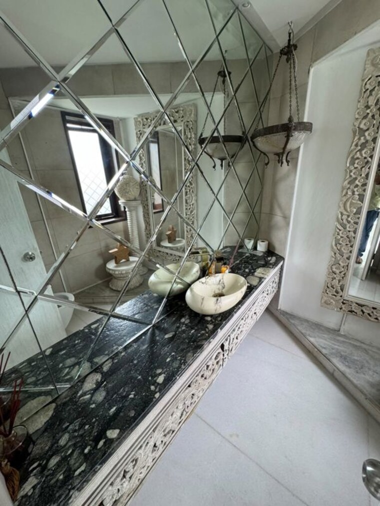 Attached Bathroom, khar west 2 Bedroom 1500 Sq.Ft. Apartment In Khar West Mumbai 10704715