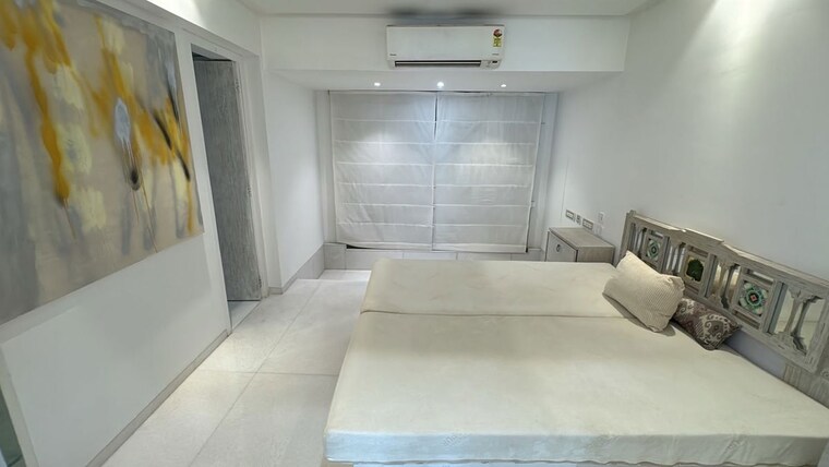 Room, khar west 2 Bedroom 1500 Sq.Ft. Apartment In Khar West Mumbai 10704715