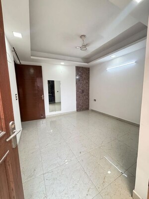 Room in 3 BHK Builder Floor at Chattarpur – for Rent