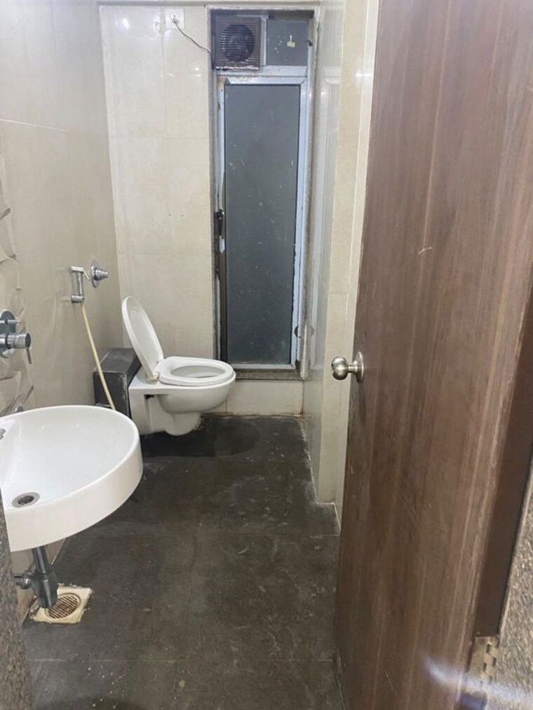 Bathroom, hdil-metropolis-residences 2 Bedroom 890 Sq.Ft. Apartment In Andheri West Mumbai 10704712