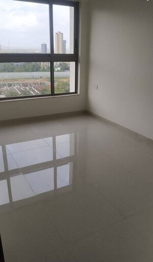 Room in 2 BHK Apartment at Kalpataru Paramount, Kapur Bawdi – for Rent