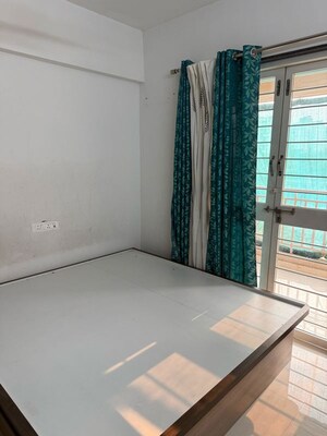 Room in 1 BHK Apartment at Sankla Satyam Niranjani, Hadapsar – for Rent