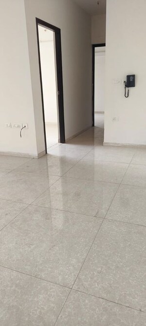 Room in 2 BHK Apartment at Lodha Amara, Kolshet Road – for Rent