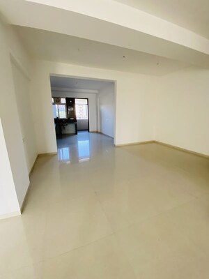 Room in 4 BHK Apartment at Estado Presidential Phase II, Ravet – for Sale