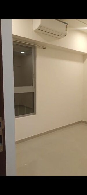 Room in 1 BHK Apartment at Piramal Vaikunth, Balkum Pada – for Rent