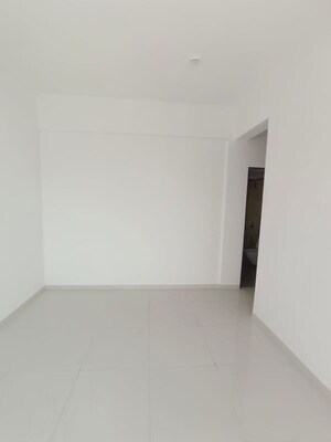 Room in 2 BHK Apartment at Runwal The Central Park, Chinchwad – for Rent