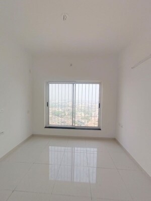 Room in 2 BHK Apartment at Runwal The Central Park, Chinchwad – for Rent