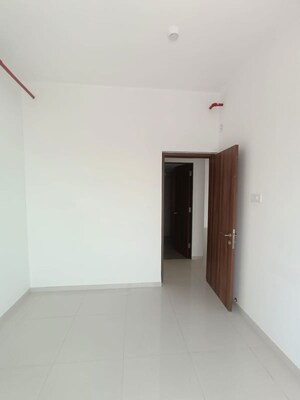 Room in 2 BHK Apartment at Runwal The Central Park, Chinchwad – for Rent