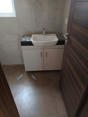 Bathroom in 3 BHK Apartment at Signature Global City 63A, Sector 63a – for Rent