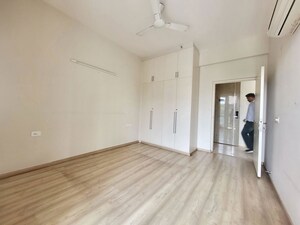 Room in 3 BHK Builder Floor at Sector 21 – for Rent