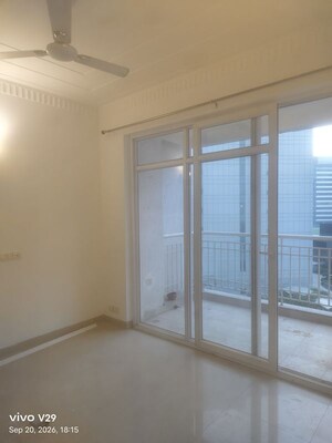 Room in 2 BHK Apartment at Central Park Belgravia Resort Residency, Sector 48 – for Rent