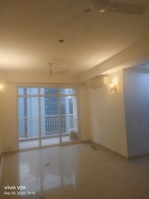 Room in 2 BHK Apartment at Central Park Belgravia Resort Residency, Sector 48 – for Rent