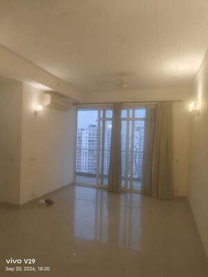 Room in 2 BHK Apartment at Central Park Belgravia Resort Residency, Sector 48 – for Rent