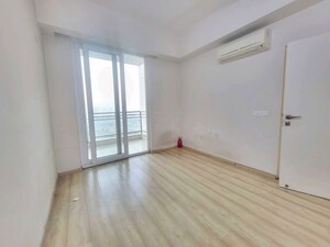 Room in 3 BHK Builder Floor at Sector 21 – for Rent