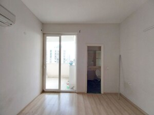 Room in 3 BHK Builder Floor at Sector 21 – for Rent