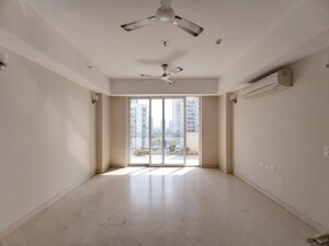 Room in 3 BHK Builder Floor at Sector 21 – for Rent