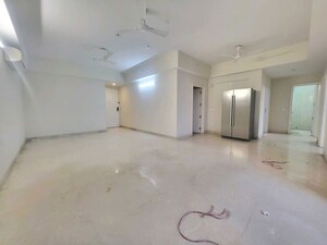 Room in 3 BHK Builder Floor at Sector 21 – for Rent