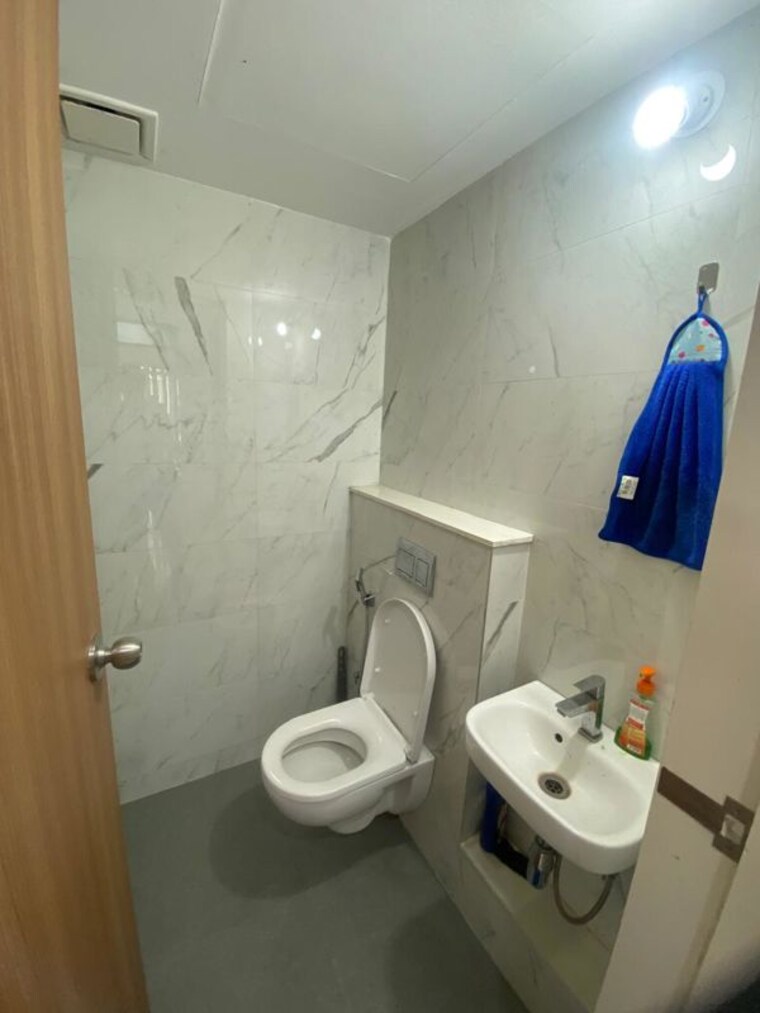Bathroom, lodha-palava-downtown-dombivli-east 1 Bedroom 353 Sq.Ft. Apartment In Dombivli East Thane 10704884