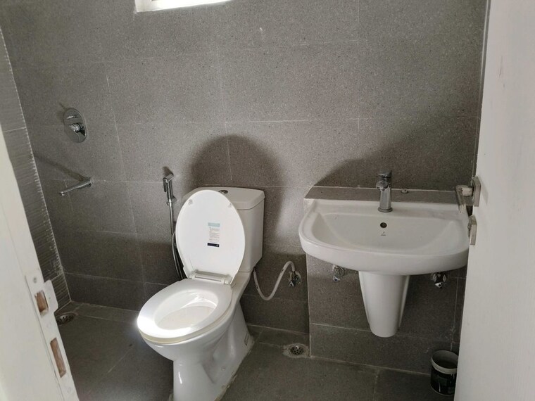 Bathroom, sector 22 3 Bedroom 1500 Sq.Ft. Builder Floor In Sector 22 Gurgaon 10704951