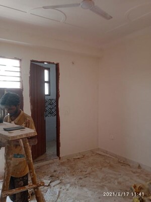 Room in 2 BHK Independent House at Sector 10a – for Rent