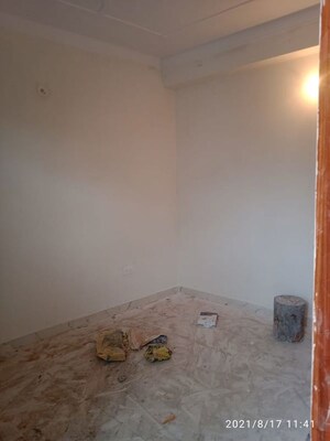 Room in 2 BHK Independent House at Sector 10a – for Rent