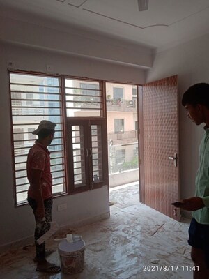 Parking in 2 BHK Independent House at Sector 10a – for Rent