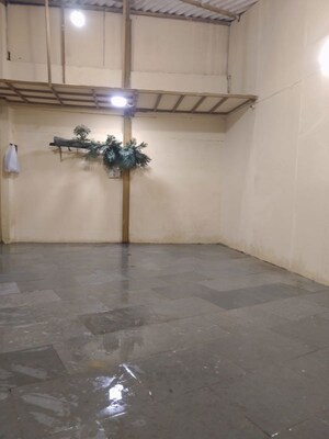Room in  Warehouse at Lokhandwala Complex – for Rent