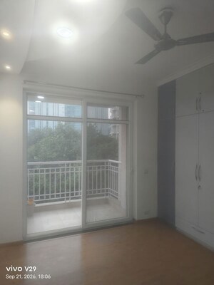 Room in 2.5 BHK Apartment at Central Park Belgravia Resort Residency, Sector 48 – for Sale