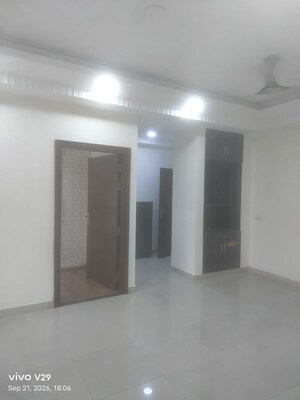 Room in 2.5 BHK Apartment at Central Park Belgravia Resort Residency, Sector 48 – for Sale