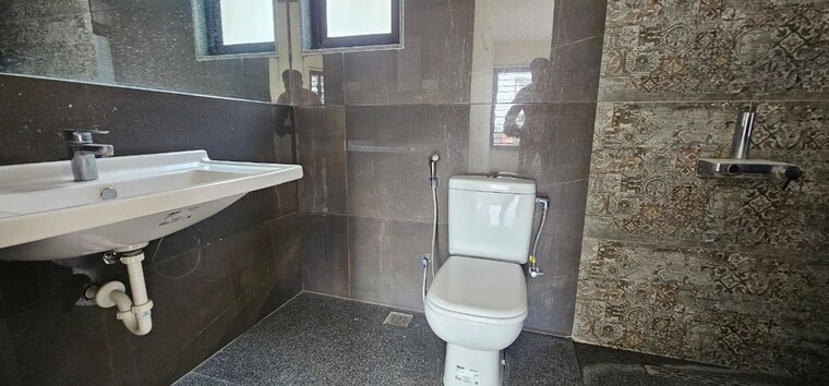 Bathroom, venkatesh-graffiti 2 Bedroom 700 Sq.Ft. Apartment In Keshav Nagar Pune 10704968