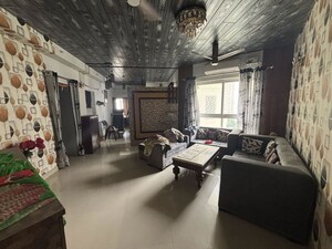 Parking in 3 BHK Builder Floor at Sector 23a – for Rent
