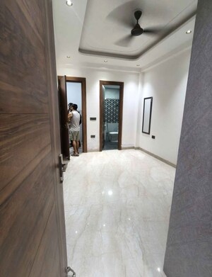 Room in 3 BHK Builder Floor at Subhash Nagar – for Rent