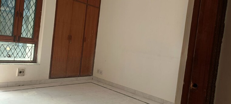Room, sector 41 3 Bedroom 180 Sq.Mt. Villa In Sector 41 Noida 10704978