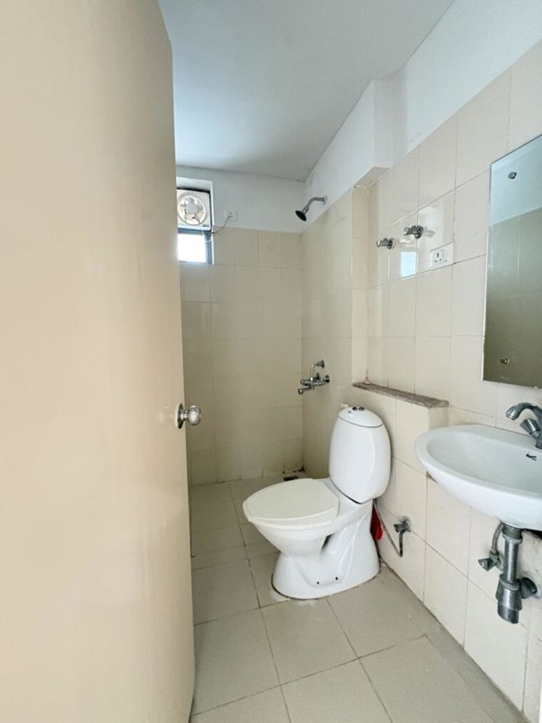 Bathroom, sector 22 2 Bedroom 1200 Sq.Ft. Builder Floor In Sector 22 Gurgaon 10704982