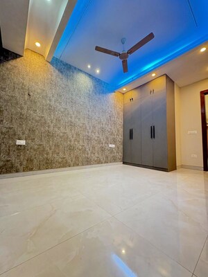 Room in 2 BHK Builder Floor at Sector 22 – for Rent