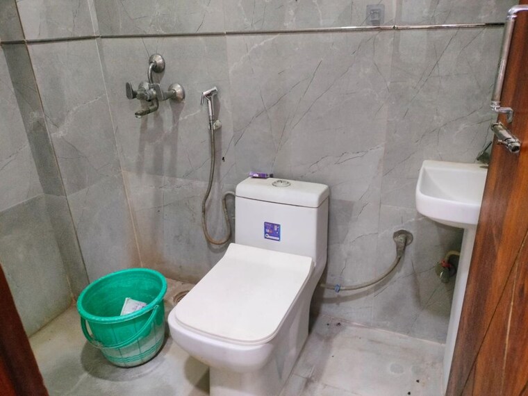 Bathroom, palm-residency-chhatarpur 1 Bedroom 500 Sq.Ft. Builder Floor In Chattarpur Delhi 10704995