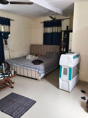 Studio Builder Floor For Rent in Sant Nagar
