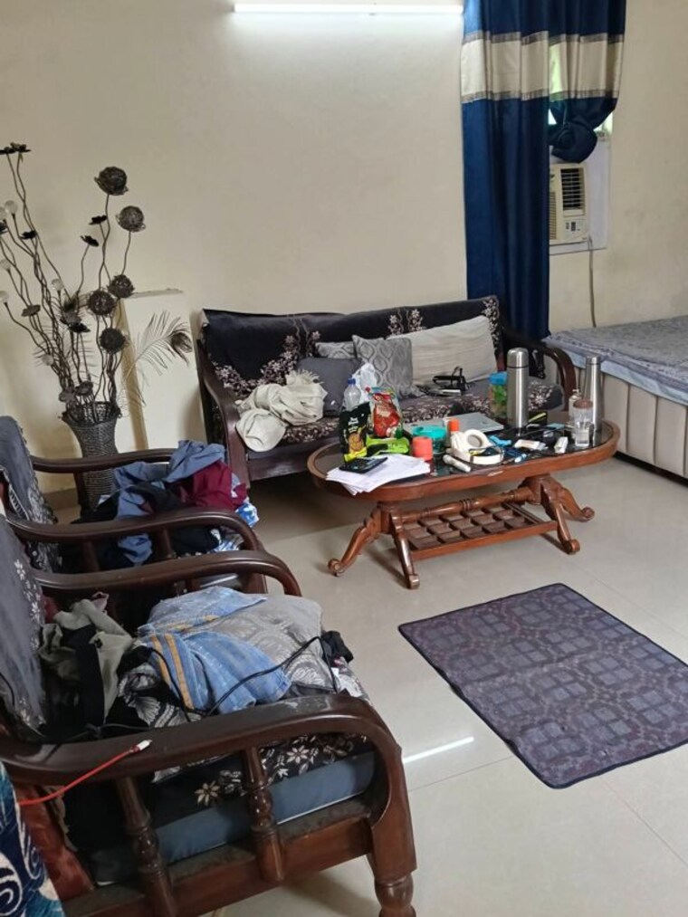 Living Room, sant nagar Studio 450 Sq.Ft. Builder Floor In Sant Nagar Delhi 10704992