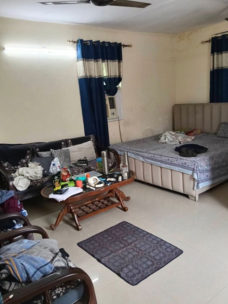 Living Room, sant nagar Studio 450 Sq.Ft. Builder Floor In Sant Nagar Delhi 10704992