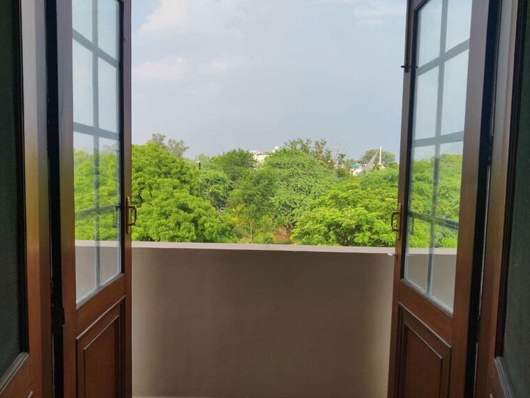 Balcony, vasant vihar 5 Bedroom 4500 Sq.Ft. Builder Floor In Vasant Vihar Delhi 10704991