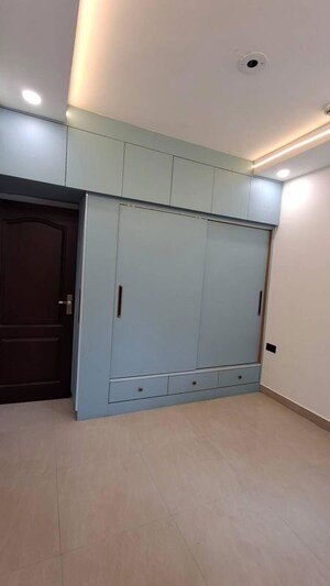 Room in 3 BHK Builder Floor at Sector 21 – for Rent
